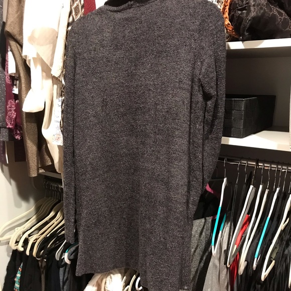 Carbon Barefoot Dreams Cardigan NWT - Picture 10 of 13